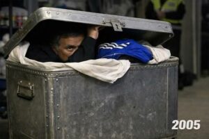 José Mourinho sale escondido en cesta de ropa sucia