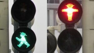 Ampelmannchen caminan hacia la izquierda por motivaciones politicas